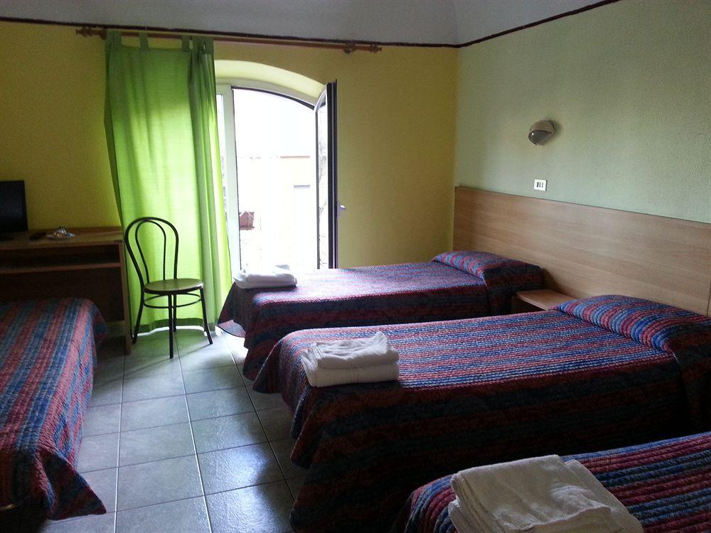 Hotel Stazione โนวารา ภายนอก รูปภาพ