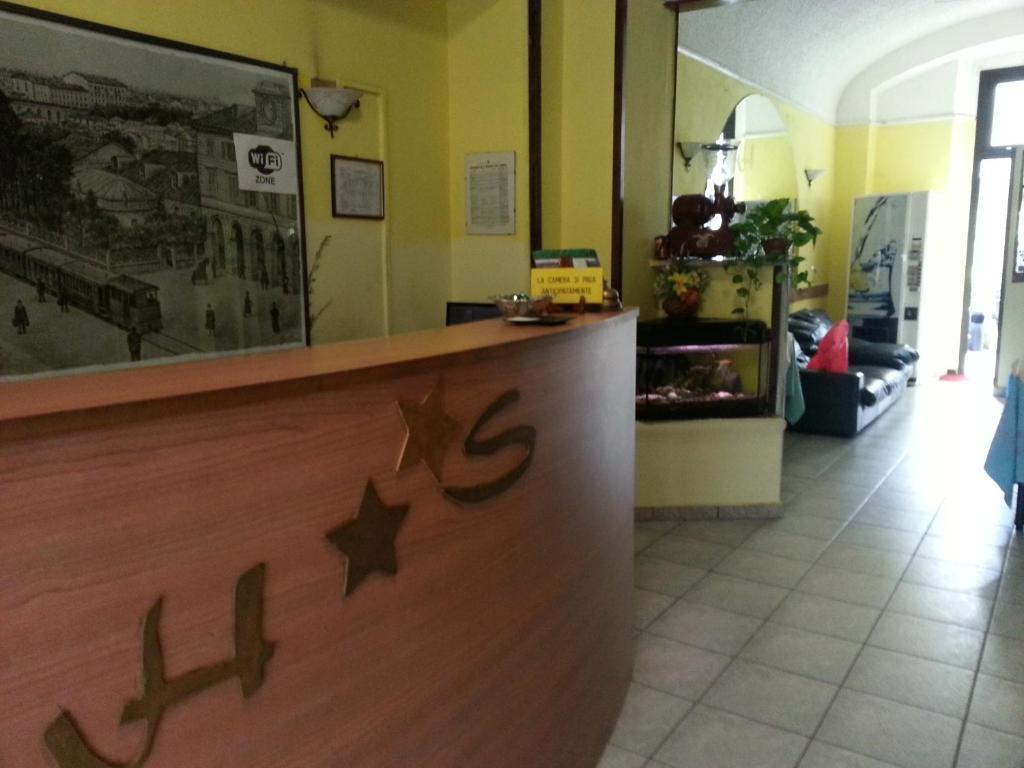 Hotel Stazione โนวารา ภายนอก รูปภาพ