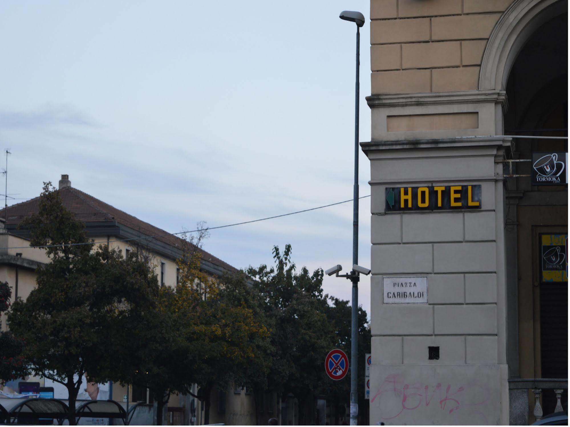 Hotel Stazione โนวารา ภายนอก รูปภาพ