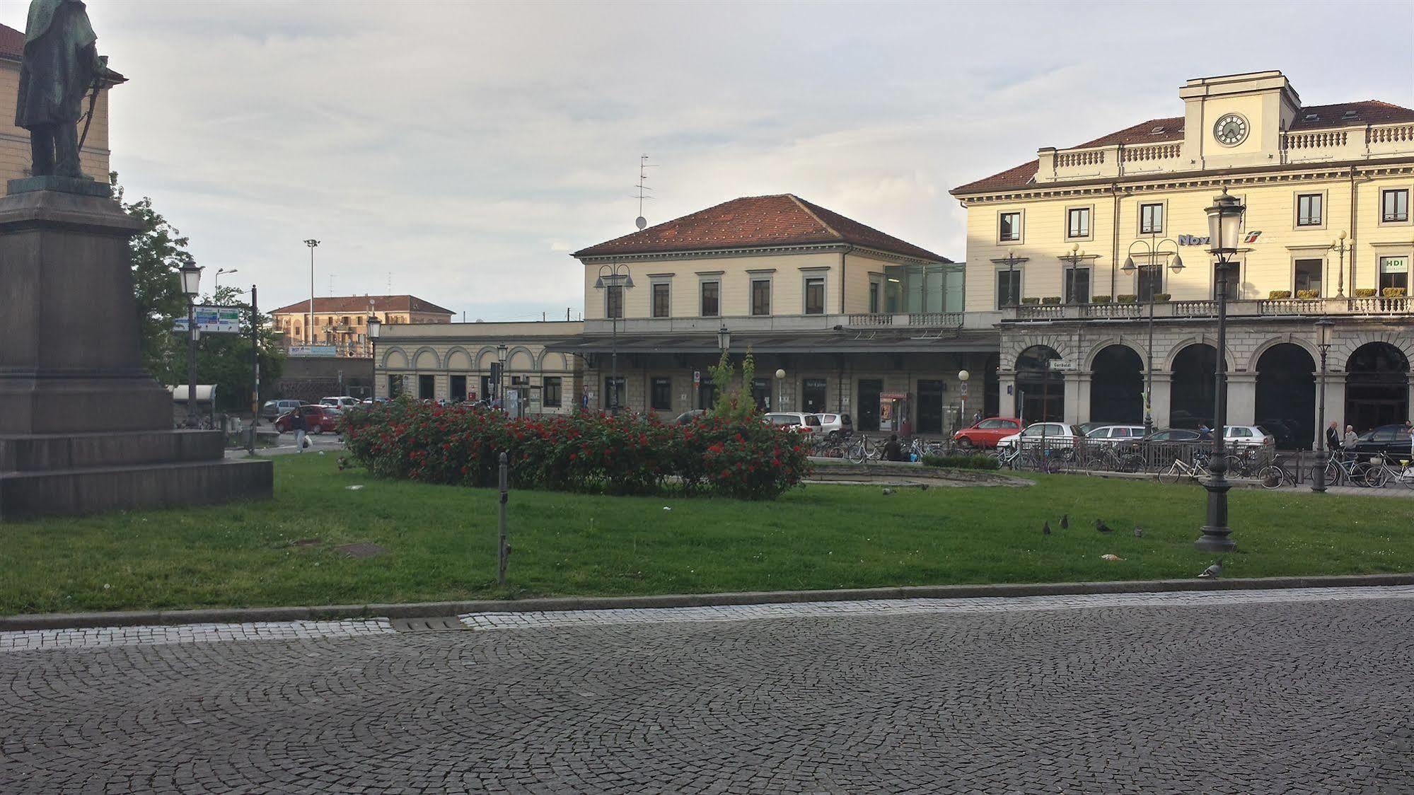 Hotel Stazione โนวารา ภายนอก รูปภาพ