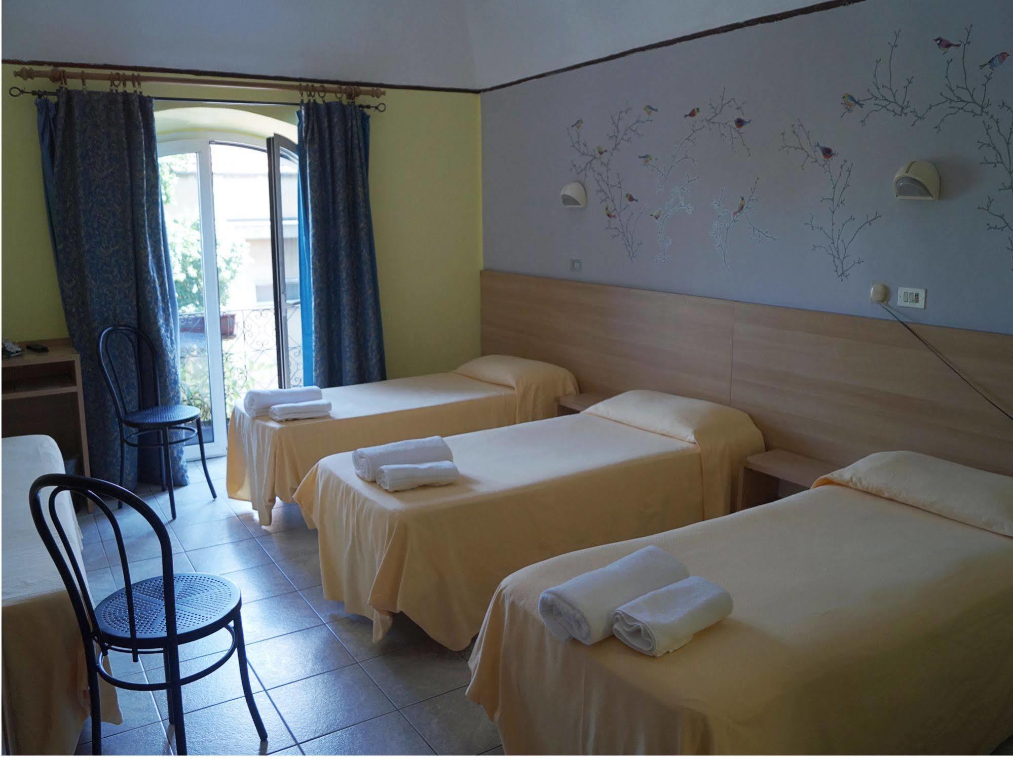 Hotel Stazione โนวารา ภายนอก รูปภาพ