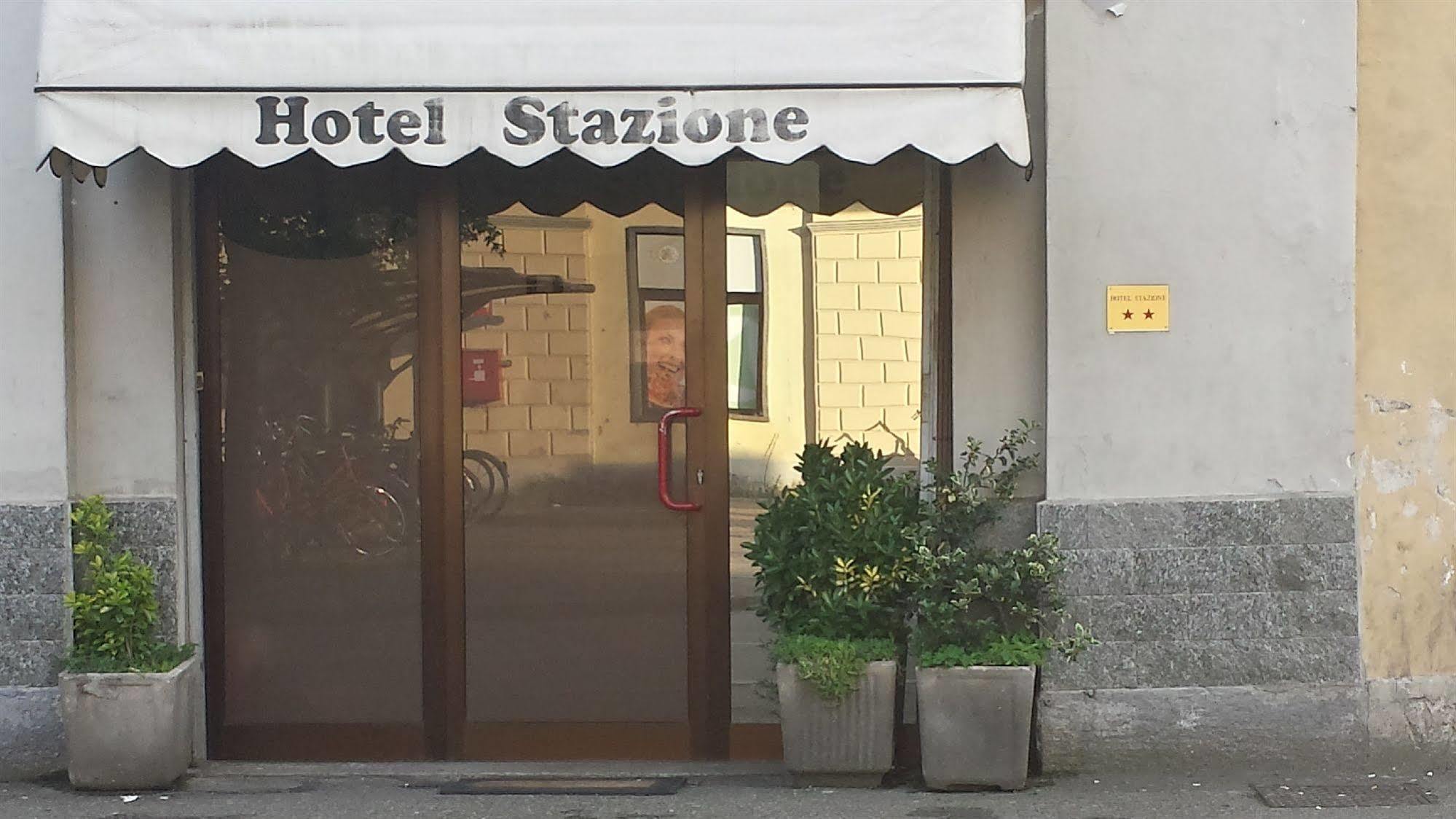 Hotel Stazione โนวารา ภายนอก รูปภาพ