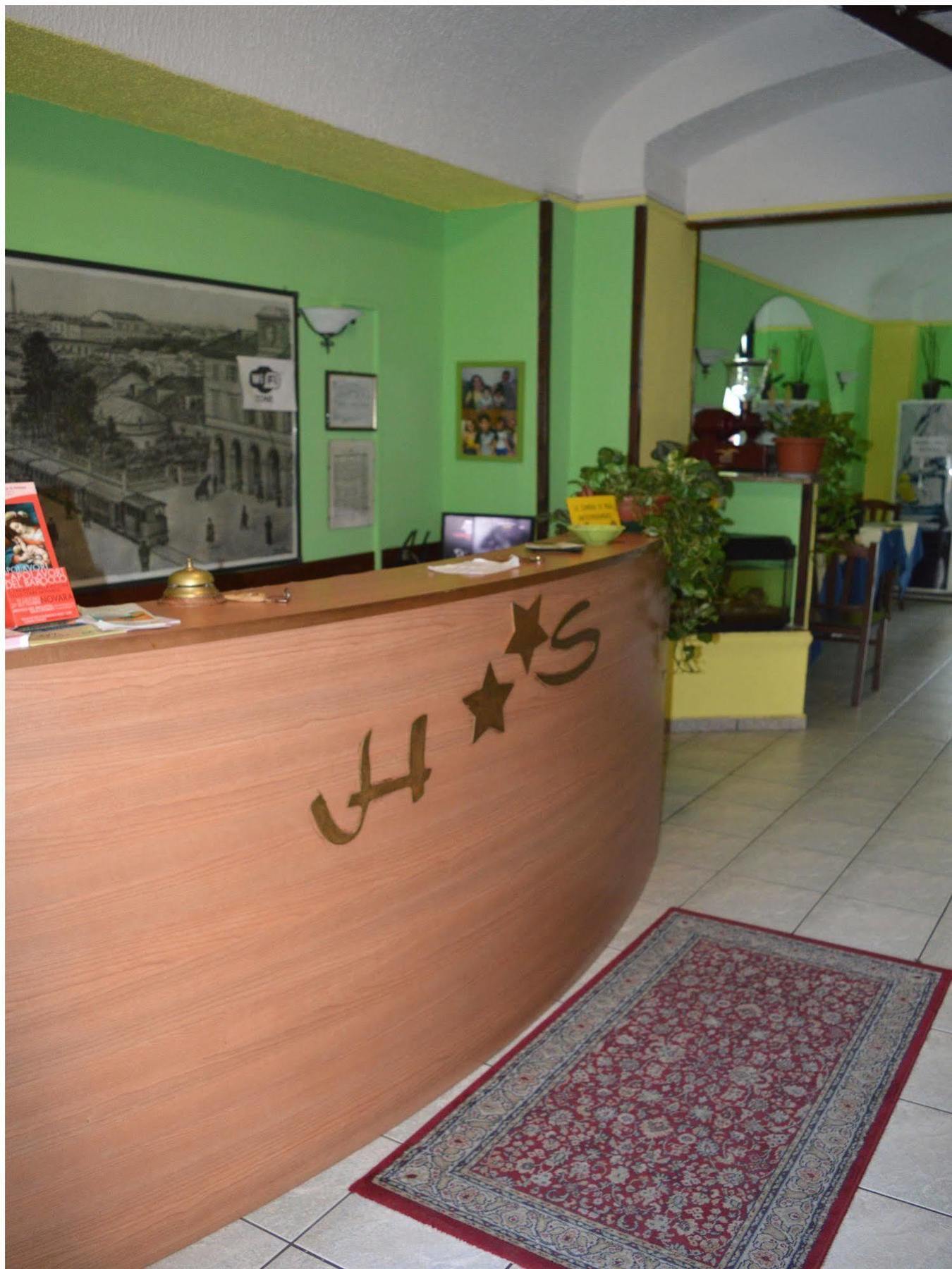 Hotel Stazione โนวารา ภายนอก รูปภาพ