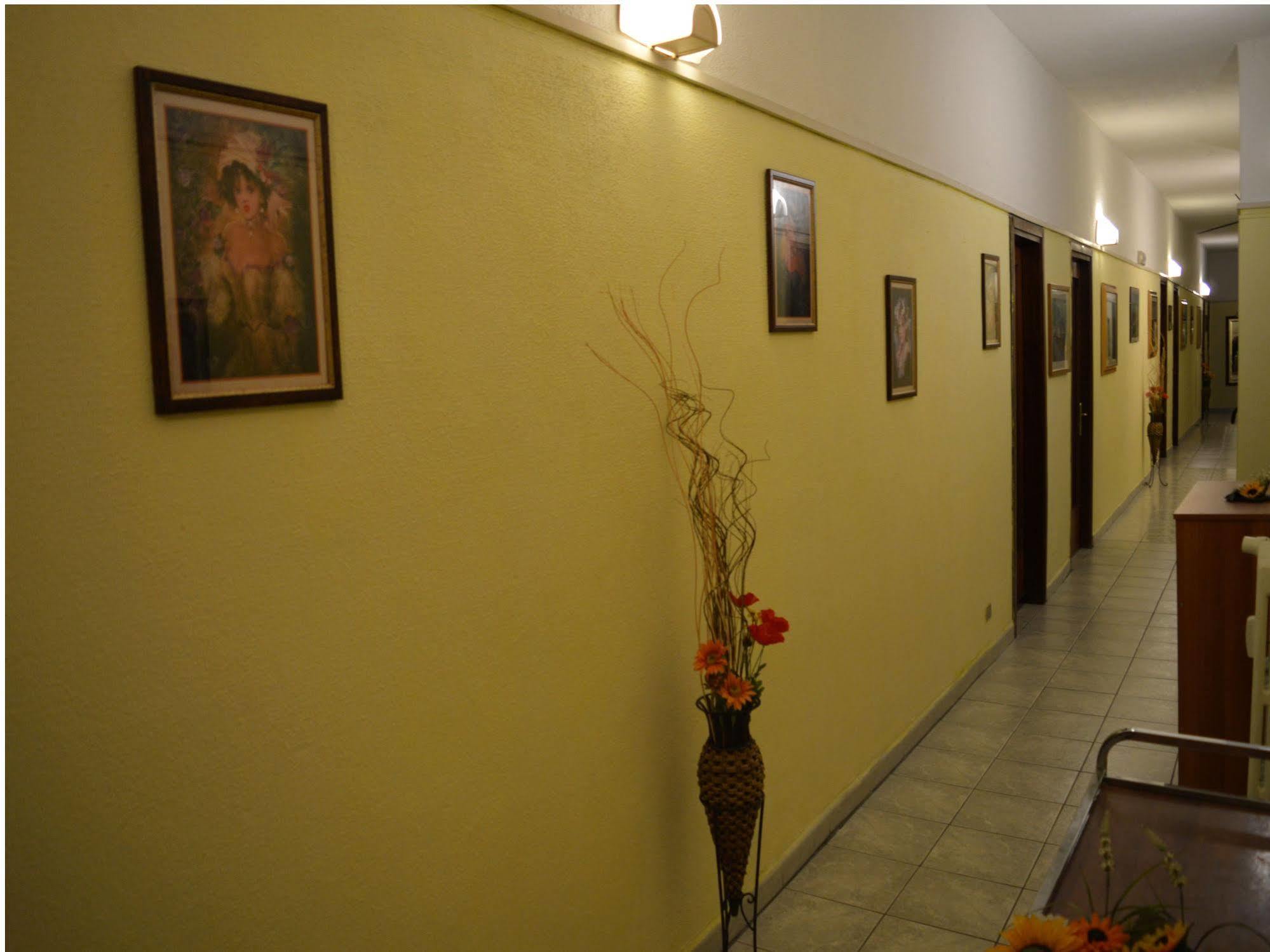 Hotel Stazione โนวารา ภายนอก รูปภาพ